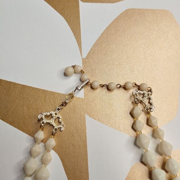 Vintage 50s 60s Acrylic Double Stranded Beaded Necklace - Picture 4 of 7